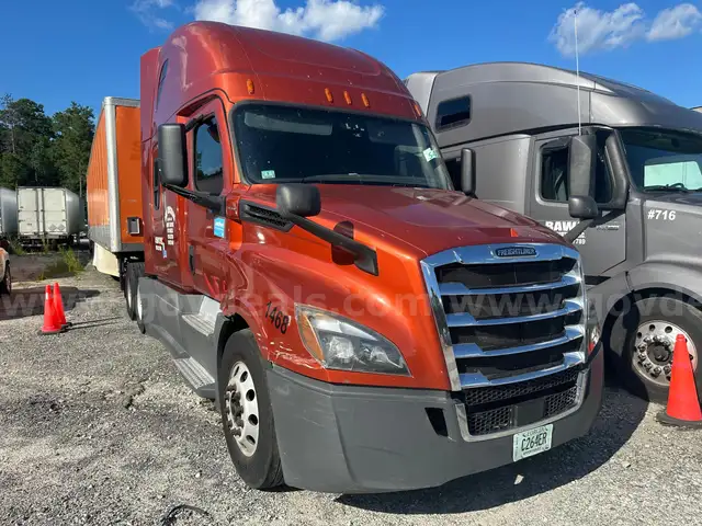 2018 Freightliner Cascadia Semi - Truck