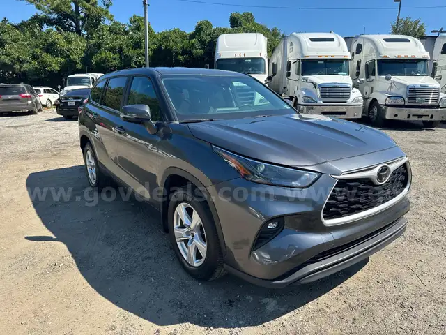 2023 Toyota Highlander LE SUV