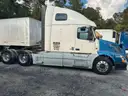 2016 Volvo VNL Semi-Truck
