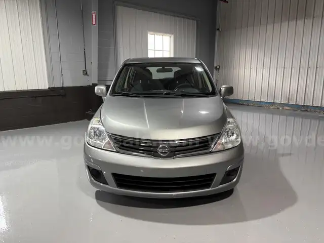 2011 Nissan Versa 1.8 S Hatchback