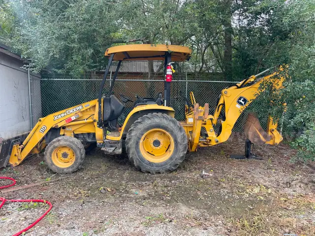 John Deere 4x4 110 Tractor Backhoe