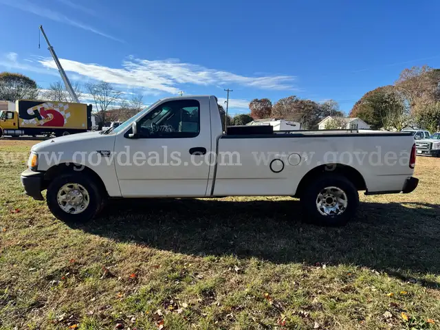 2003 Ford F-150 XL Long Bed 2WD