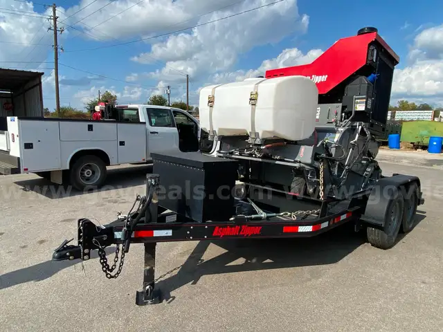 2021 Asphalt Zipper 420X 173H Hot Rod - ONLY 40 Hours!!