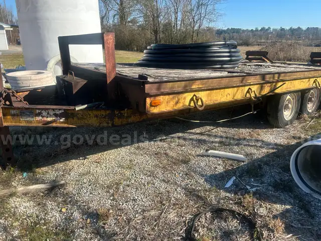 16' Tri-Axel Equipment Trailer