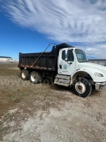 2011 Freightliner M2 106