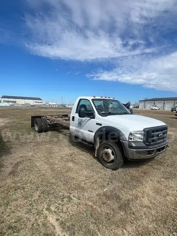 2007 Ford F-450 SD CHASSIS AND CAB, 6.0L V8 OHV 32V TURBO DIESEL.