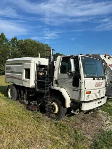 2007 Sterling SC8000 - Elgin Street Sweeper