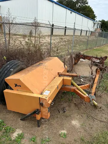 York Broom YB 32
