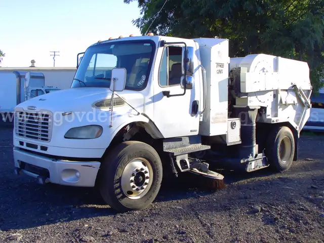 2011 Freightliner M2 106 -
