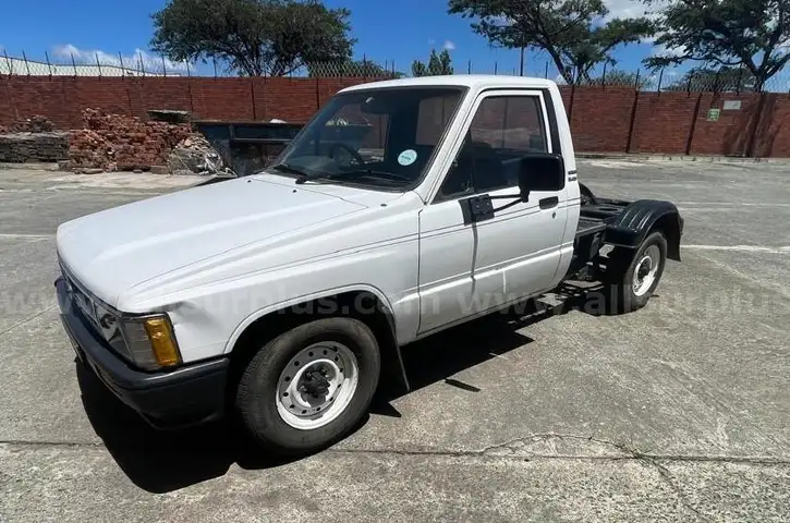 1998 Toyota Hilux 2,4D LDV Poni Bakkie &#x26; 1 ton Poni Box Trailer.