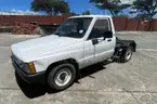 1998 Toyota Hilux 2,4D LDV Poni Bakkie &#x26; 1 ton Poni Box Trailer.