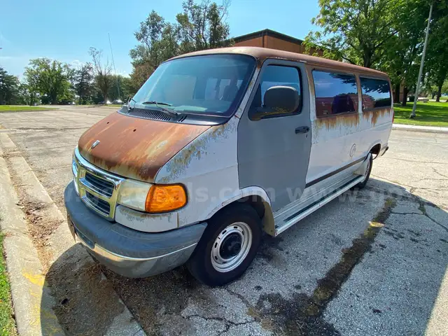 2000 Dodge Ram Wagon