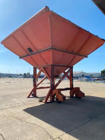 20&#x27; x 20&#x27; Bulk Material Handling Hopper