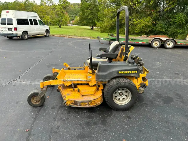 Hustler Super Z 60in Zero-Turn Lawnmower