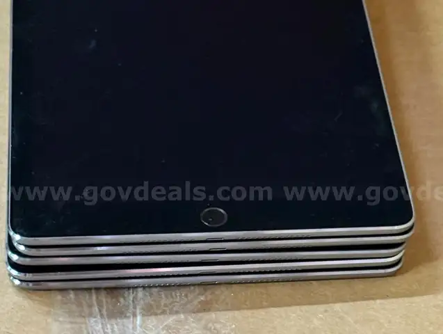 Lot of (5) iPads A1566