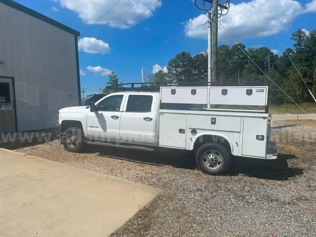 2015 Chevrolet Silverado 2500HD w/ Utility Bed