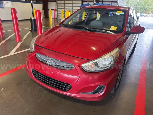 2016 Hyundai Accent SE 5-Door 6A