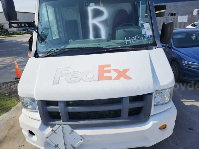 2013 Isuzu Commercial Van w/AIR RWD Cargo Van 3.0 4cyl. Diesel
