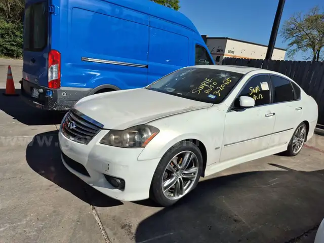 2010 Infiniti M