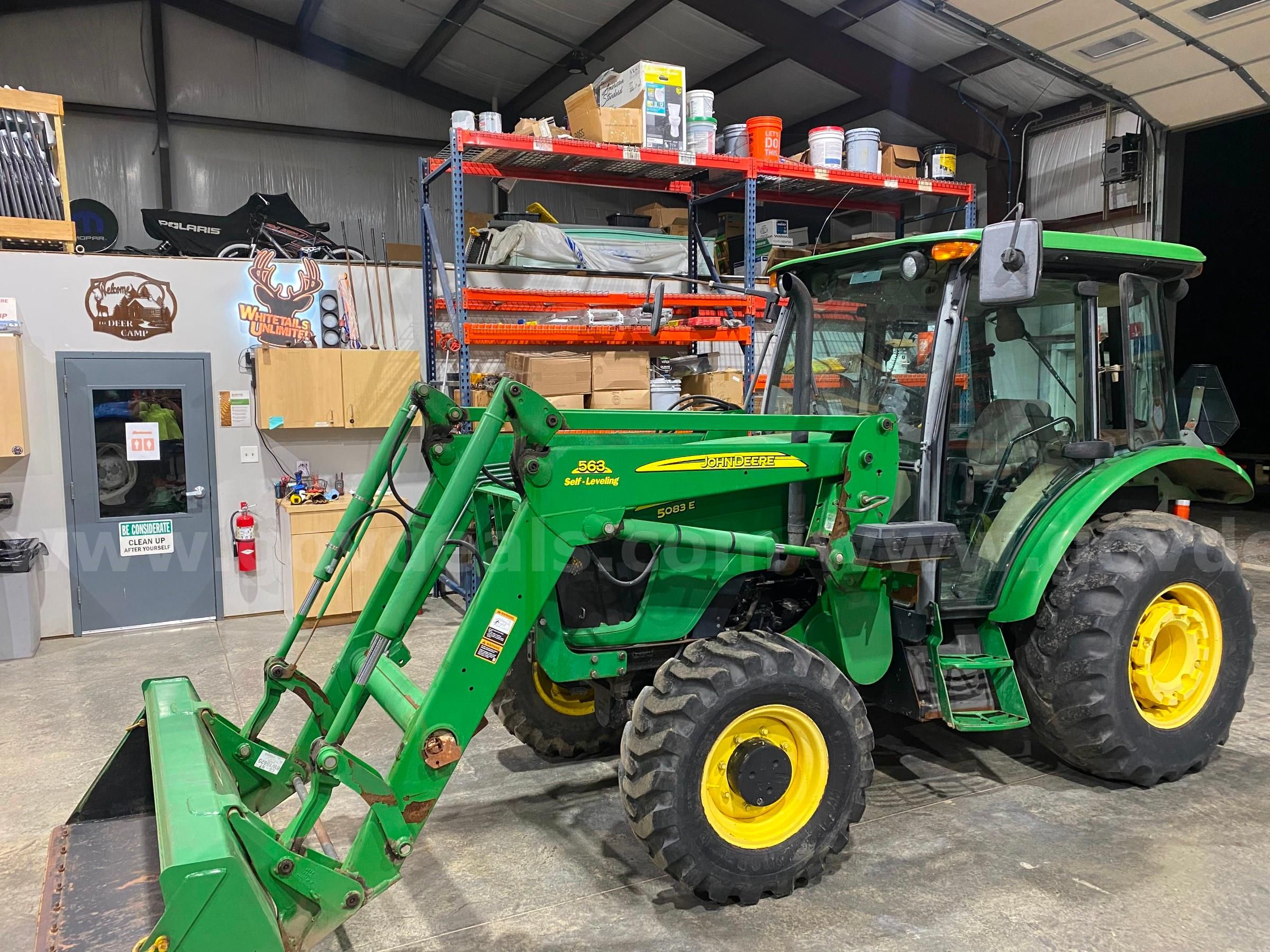 Photo of a 2009 John Deere 5083E