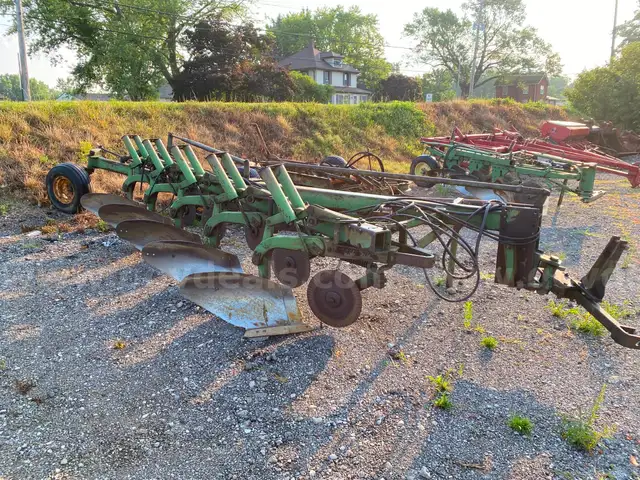 John Deere A2500 5 Bottom Semi Mount Reset Plow