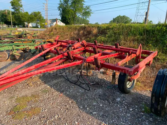 International 55 9 Shank Chisel Plow