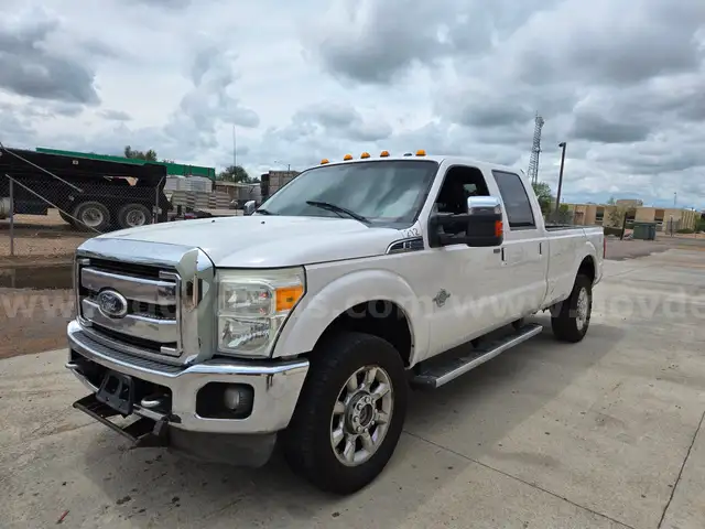 2011 Ford F-350 SD Lariat Crew Cab Long Bed 6.7 DIESEL 4WD