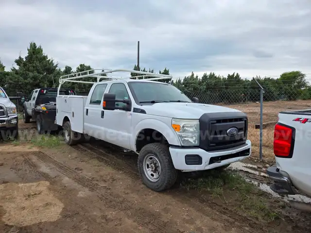 2015 Ford F-250 SD XLT Crew Cab 4WD Service body
