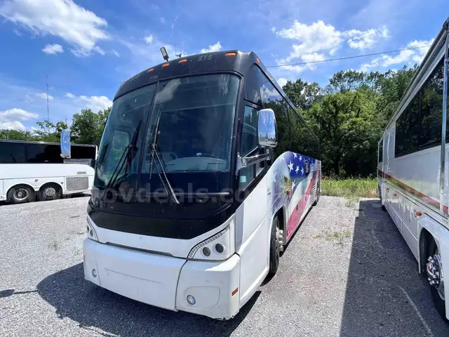 2013 MCI J4500 Motorcoach Bus