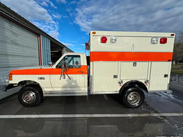 1989 Ford F-350 Ambulance