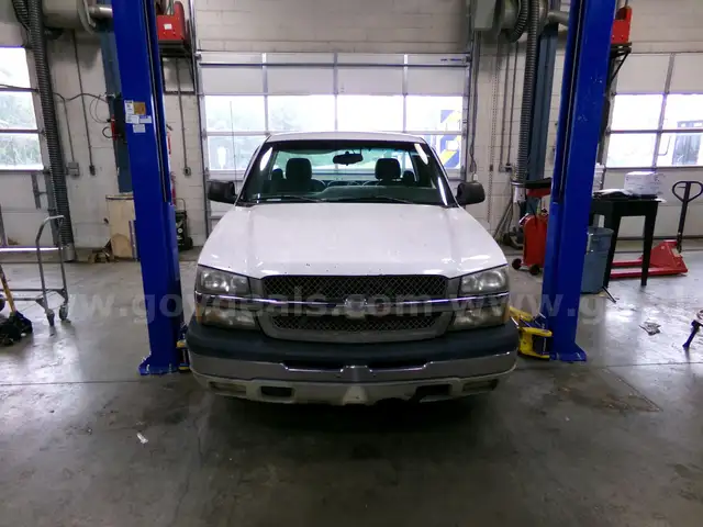 2005 Chevrolet Silverado 1500 Short Bed 2WD