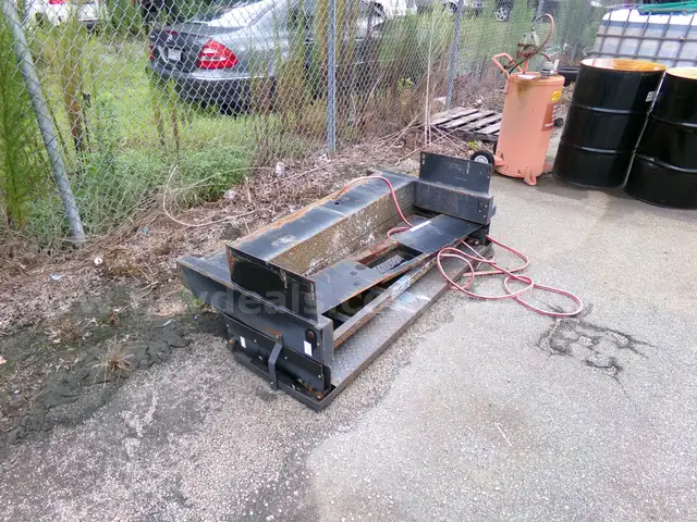 Tommy Gate Hydraulic Lift