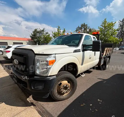 2012 Ford F-350 SD Flatbed w/ Lift Gate &#x26; Winch