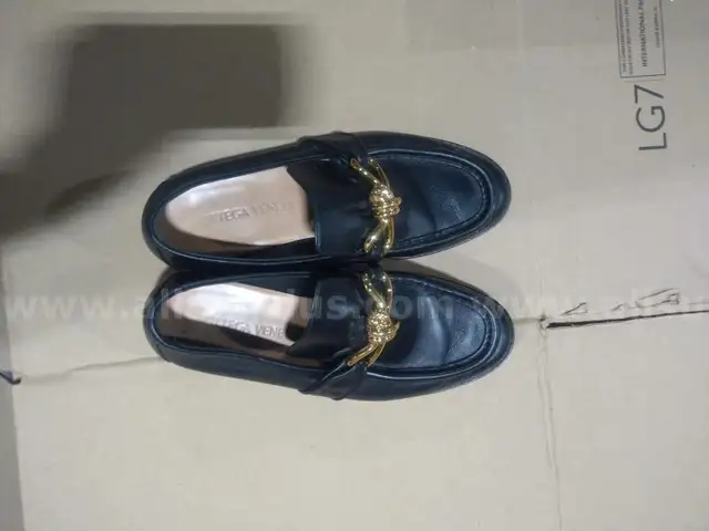 BOTTEGA VENETA BLACK SHOE SIZE 37