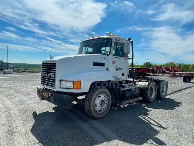 2000 Mack CH 613 T/A Day Cab Truck Tractor