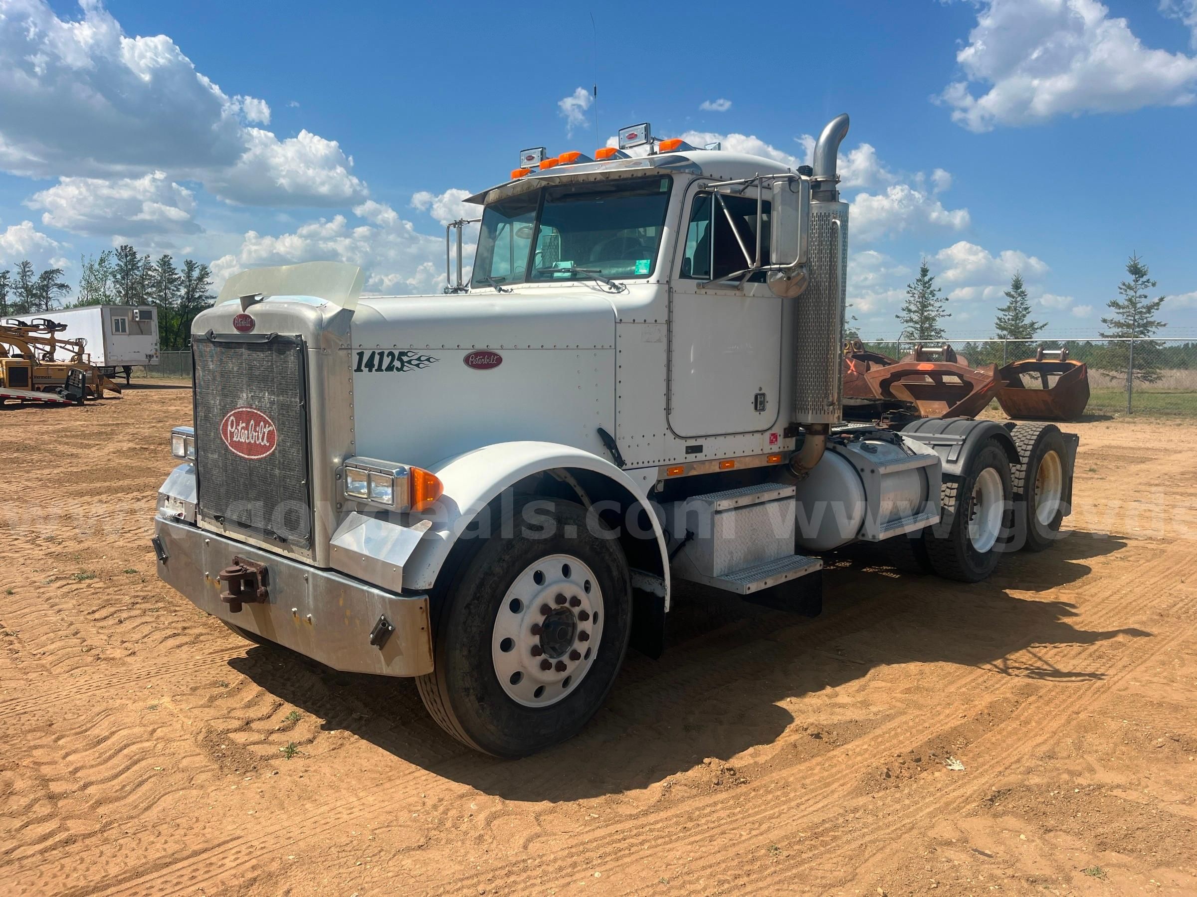 Photo of a 2003 Peterbilt 379