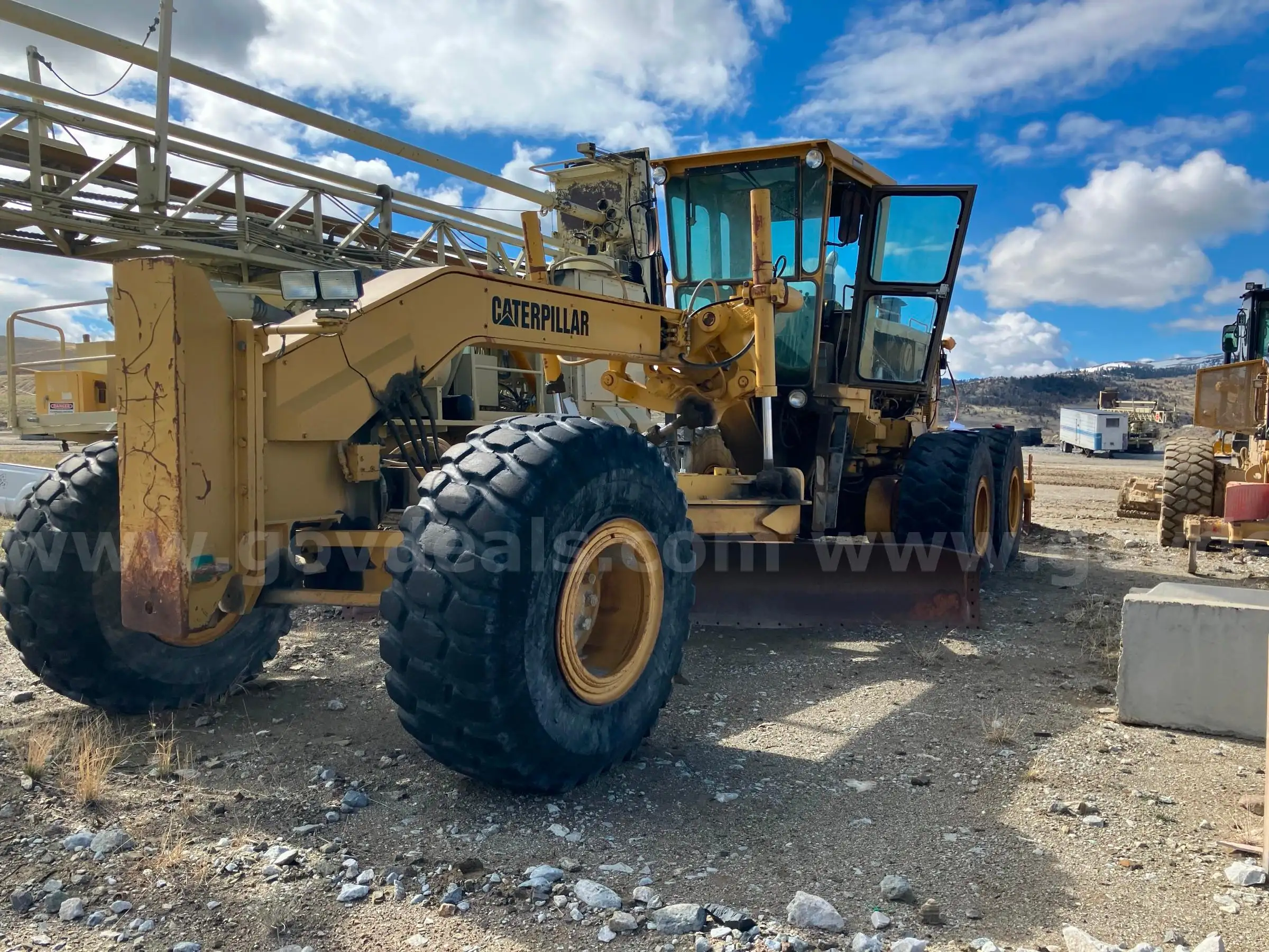 Photo of a 1993 Caterpillar 16G