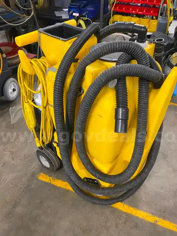 Restroom Cleaning Machine