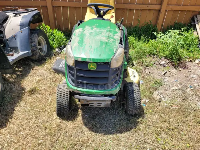 JOHN DEER E D130