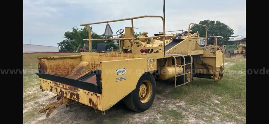 Etnyre chip spreader