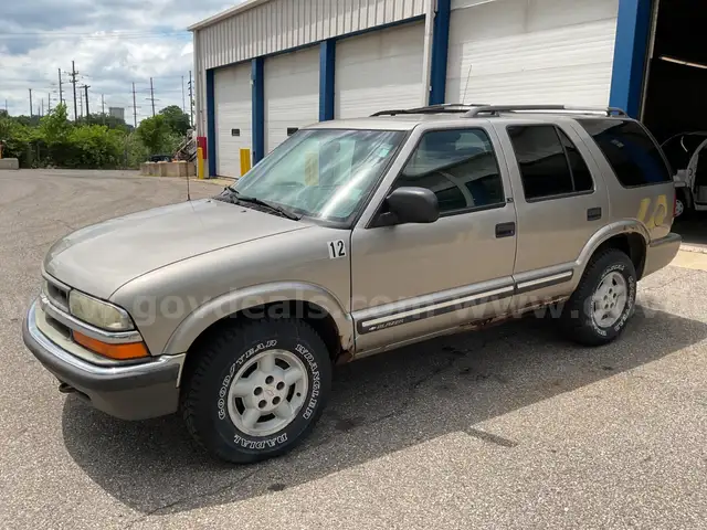 2001 Chevrolet Blazer LS 4-Door 4WD