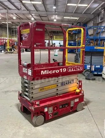 2018 MEC Micro 19 Electric Scissor Lift