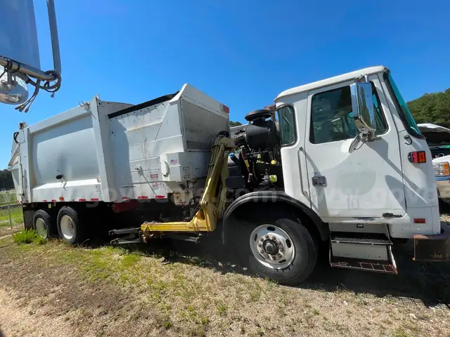 2015 Autocar ACX Xpeditor Side Load