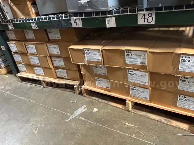 EATON Ringless outdoor Meter Socket 1Ph 3W 5 Jaw 200 Amp 600 V ( Lot of 42 )