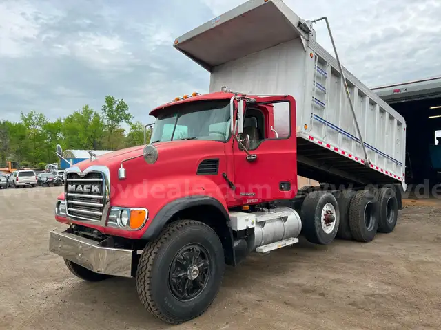 2005 Mack Granite CV7 T/A Dump Truck