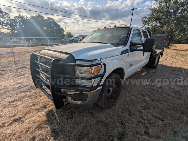 2012 Ford F-350 SD Crew Cab Dually w/ Rear Hydraulic Lift