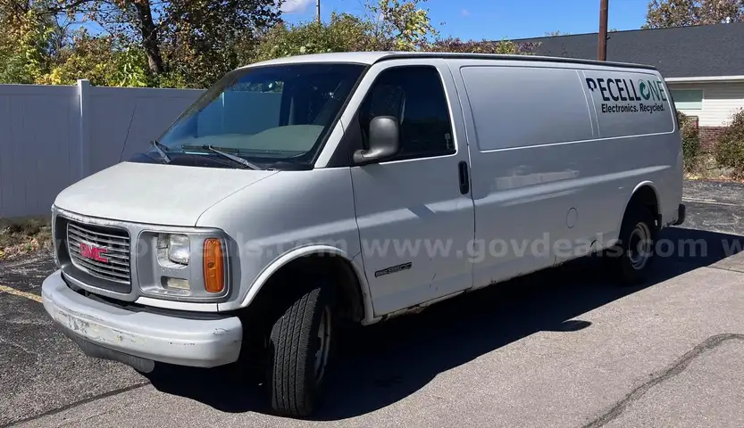 1999 GMC Savana EXTENDED CARGO VAN, 5.7L V8 - Clean Title