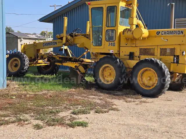 1979 Champion 740 Motor Grader - Includes 1 blade, driveway arm