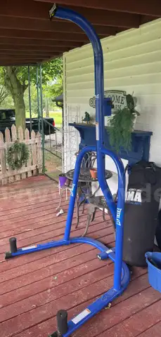 Everlast Punching Bag with Stand