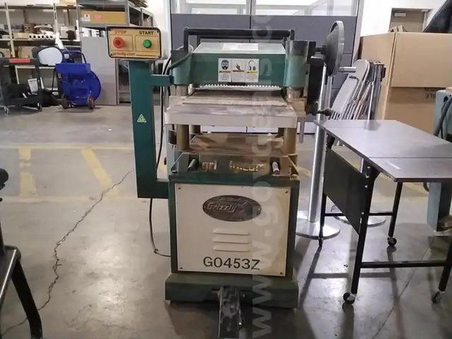 Grizzly industrial 15&#x22; spiral cutter head planer